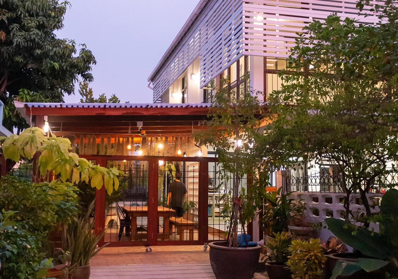 Liaw Base House Banguecoque Exterior foto