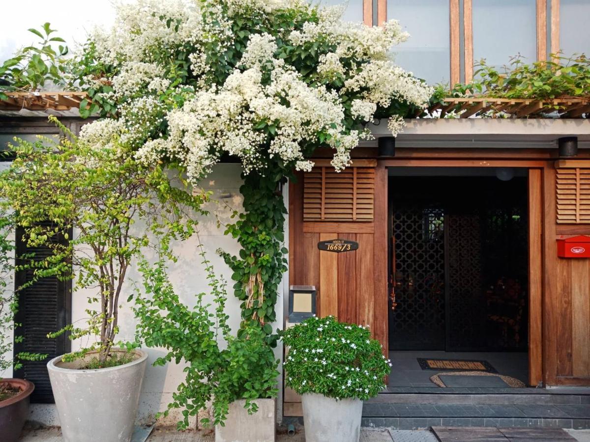 Liaw Base House Banguecoque Exterior foto